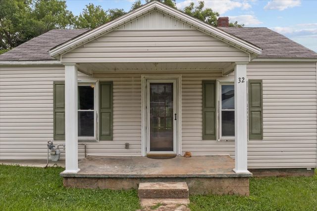 32 High St, Mc Ewen, TN 37101