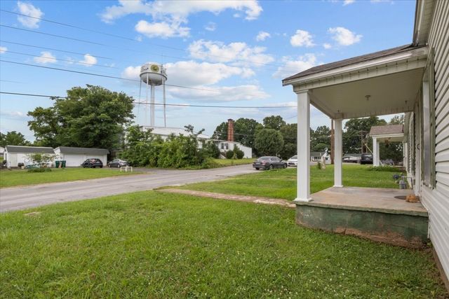 32 High St, Mc Ewen, TN 37101