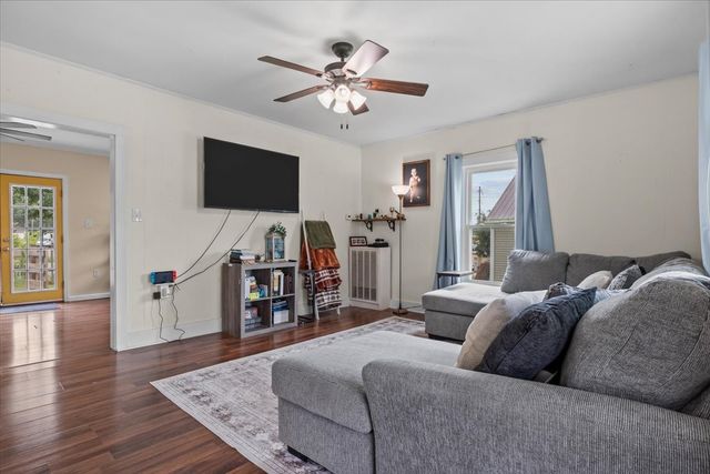 32 High St, Mc Ewen, TN 37101