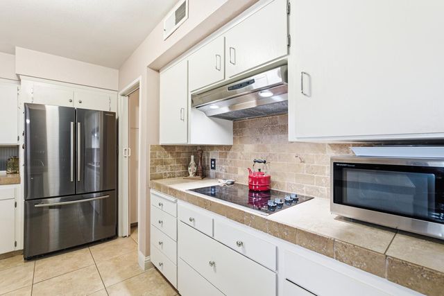 1720 W Barstow Avenue, Fresno, CA 93711