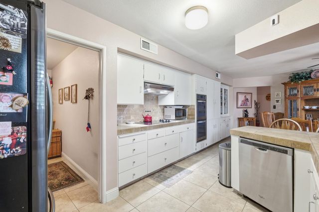 1720 W Barstow Avenue, Fresno, CA 93711