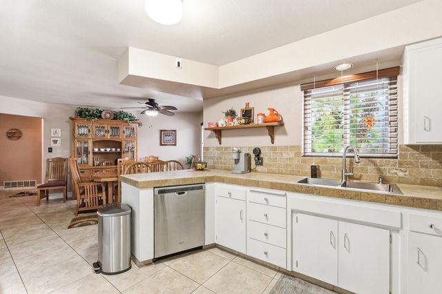 1720 W Barstow Avenue, Fresno, CA 93711