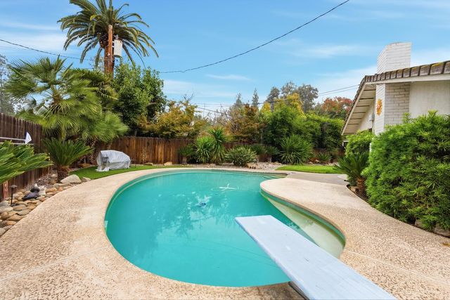 1720 W Barstow Avenue, Fresno, CA 93711