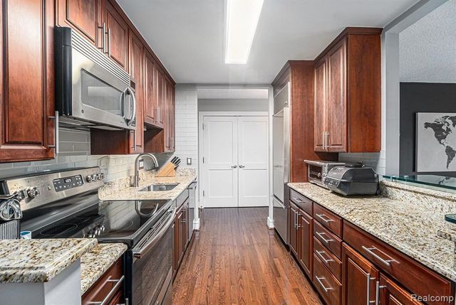 411 S Old Woodward Avenue 824, Birmingham, MI 48009