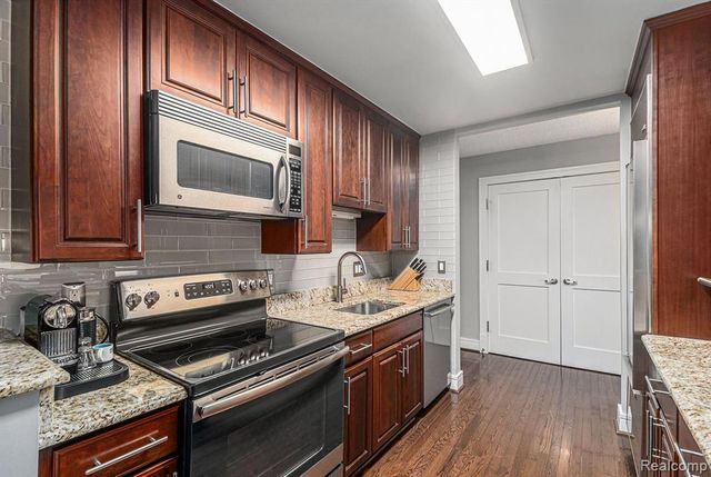 411 S Old Woodward Avenue 824, Birmingham, MI 48009