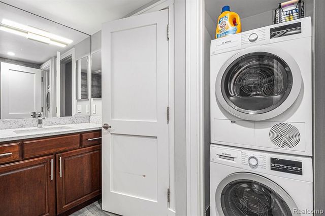 411 S Old Woodward Avenue 824, Birmingham, MI 48009