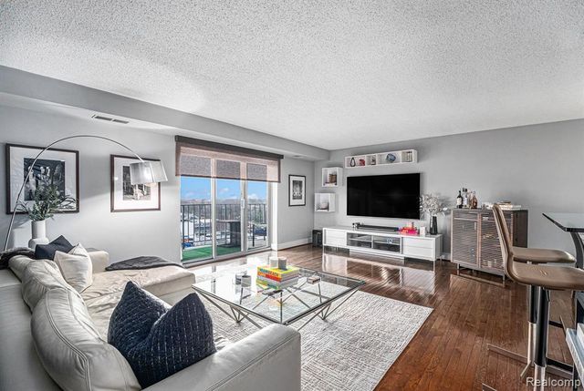 411 S Old Woodward Avenue 824, Birmingham, MI 48009