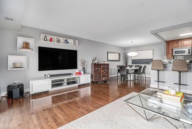 411 S Old Woodward Avenue 824, Birmingham, MI 48009