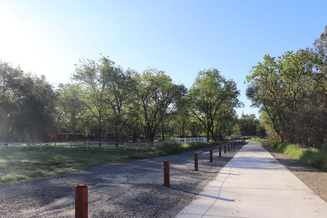 1318 Susan Cir, Roseville, CA 95661