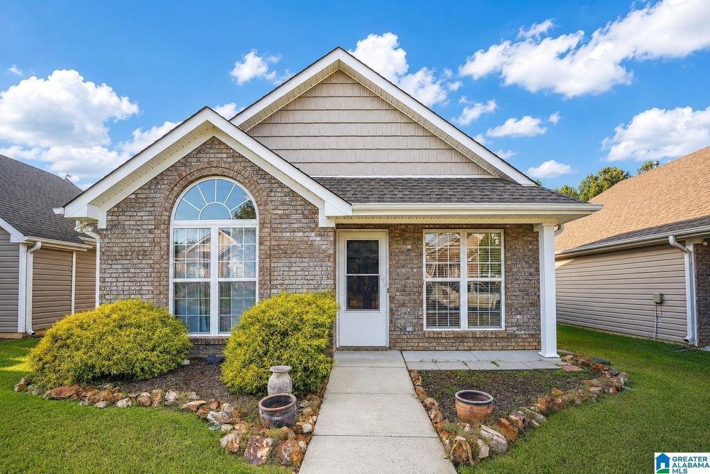 2231 VILLAGE LANE, Calera, AL 35040