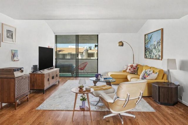 261 E La Verne Way Q, Palm Springs, CA 92264