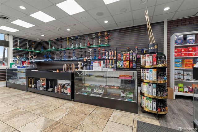 25462 Ford Road, Dearborn Heights, MI 48127