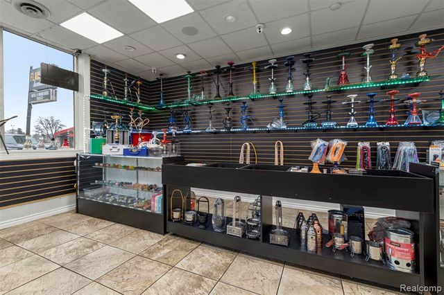 25462 Ford Road, Dearborn Heights, MI 48127