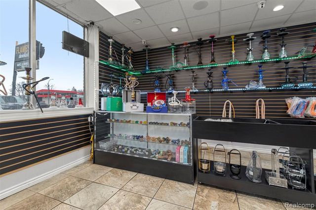 25462 Ford Road, Dearborn Heights, MI 48127