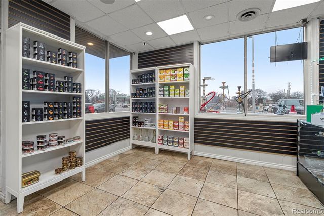 25462 Ford Road, Dearborn Heights, MI 48127