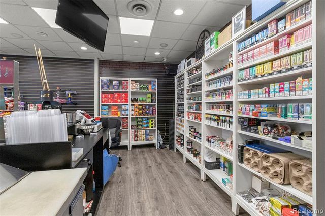 25462 Ford Road, Dearborn Heights, MI 48127