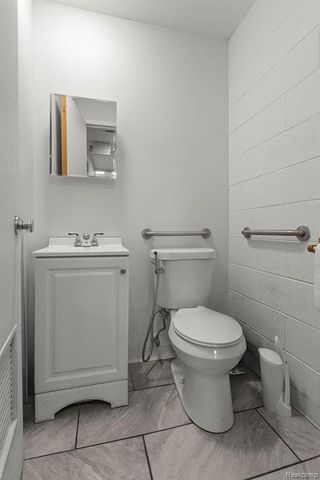 25462 Ford Road, Dearborn Heights, MI 48127