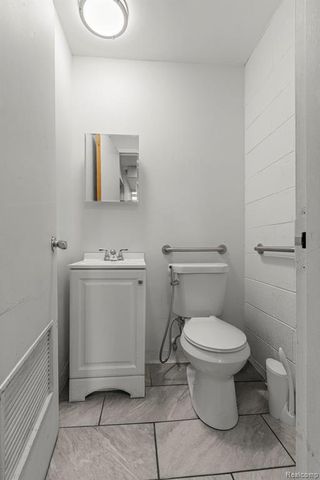 25462 Ford Road, Dearborn Heights, MI 48127