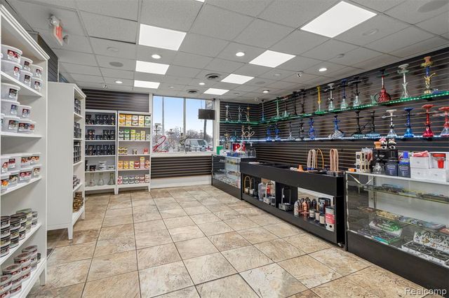 25462 Ford Road, Dearborn Heights, MI 48127