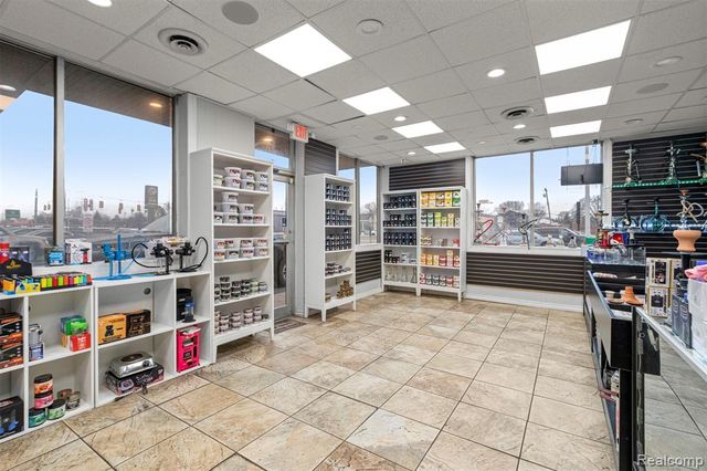 25462 Ford Road, Dearborn Heights, MI 48127