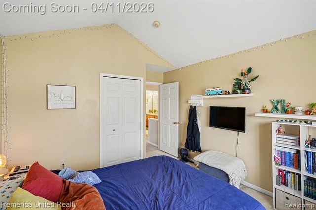 959 S Parkwood Drive, South Lyon, MI 48178