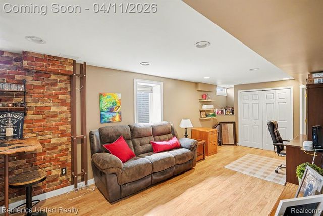 959 S Parkwood Drive, South Lyon, MI 48178