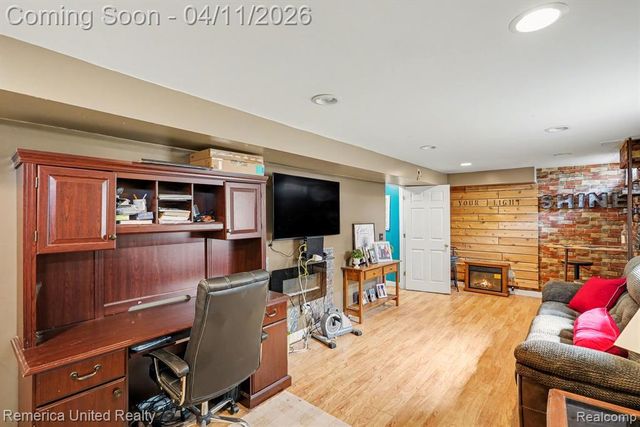 959 S Parkwood Drive, South Lyon, MI 48178