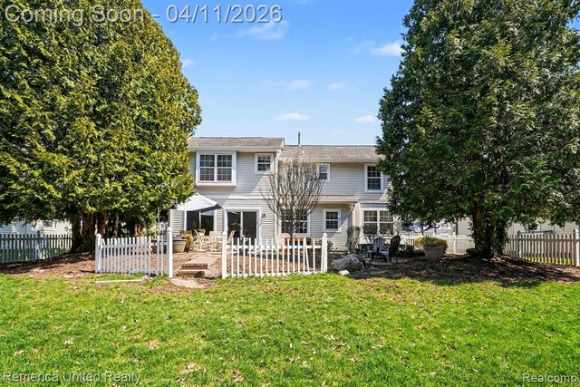 959 S Parkwood Drive, South Lyon, MI 48178