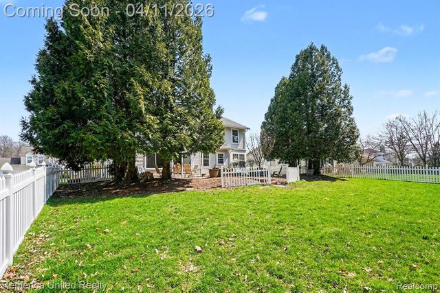 959 S Parkwood Drive, South Lyon, MI 48178