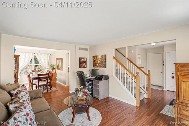 959 S Parkwood Drive, South Lyon, MI 48178