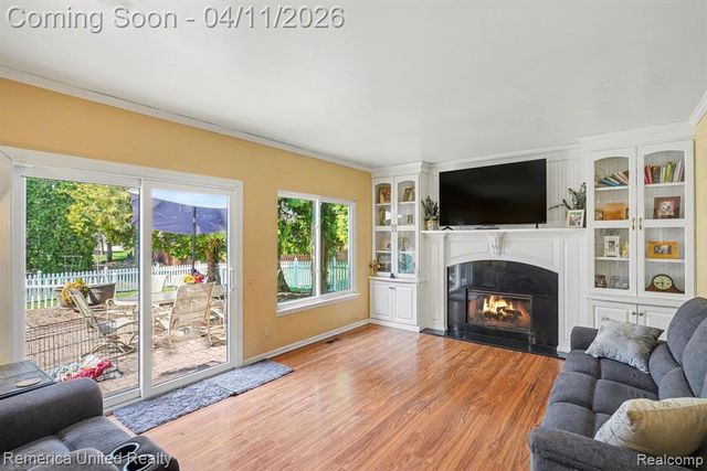 959 S Parkwood Drive, South Lyon, MI 48178