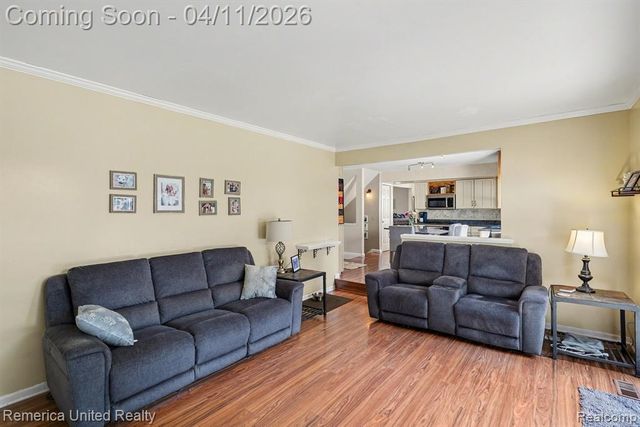 959 S Parkwood Drive, South Lyon, MI 48178