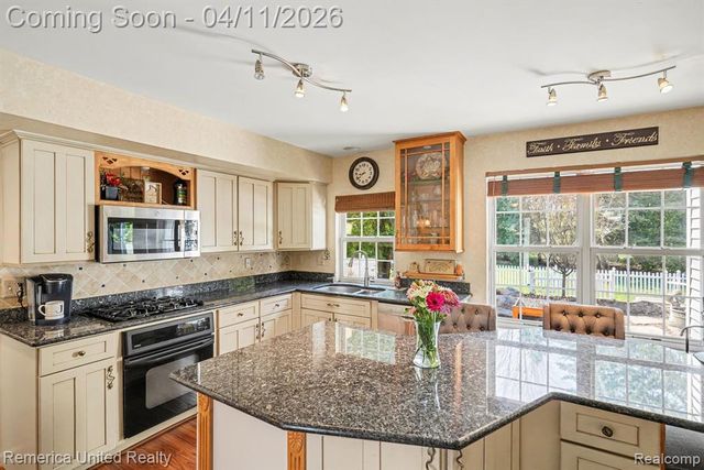 959 S Parkwood Drive, South Lyon, MI 48178