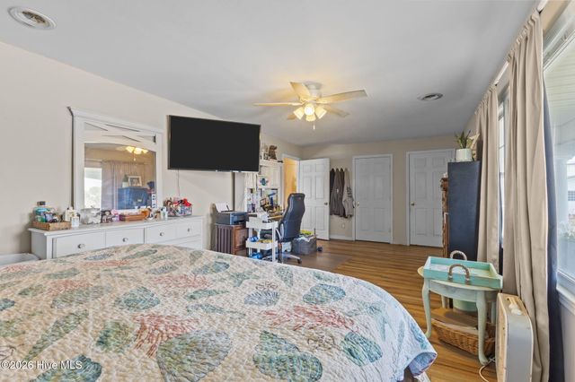 1286 Island Road, Harkers Island, NC 28531