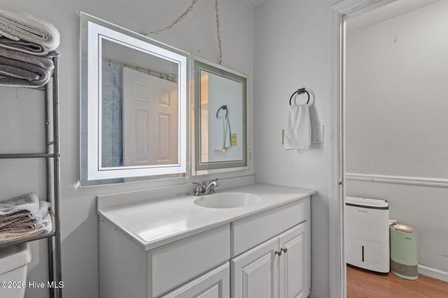 1286 Island Road, Harkers Island, NC 28531