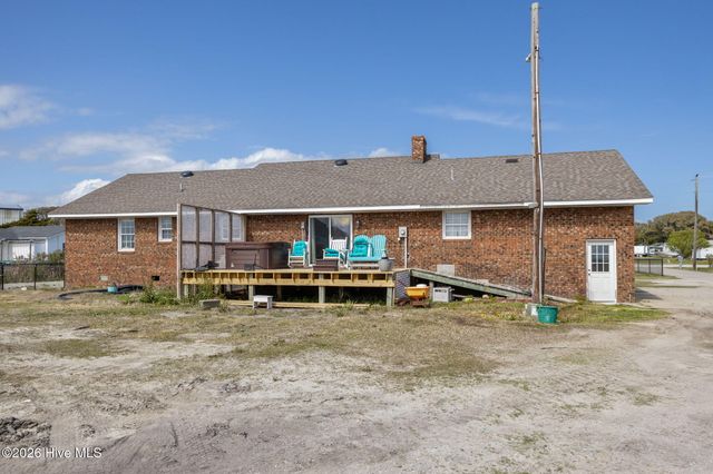 1286 Island Road, Harkers Island, NC 28531