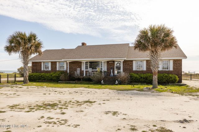1286 Island Road, Harkers Island, NC 28531