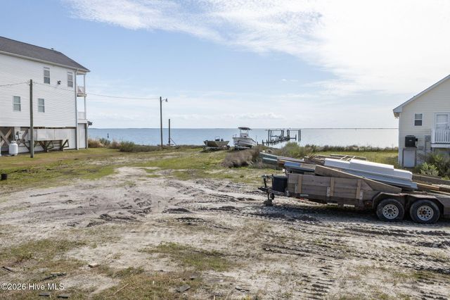 1286 Island Road, Harkers Island, NC 28531