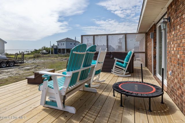 1286 Island Road, Harkers Island, NC 28531