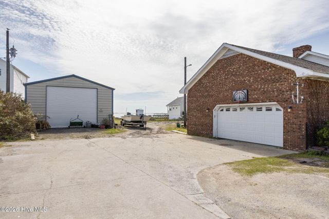 1286 Island Road, Harkers Island, NC 28531