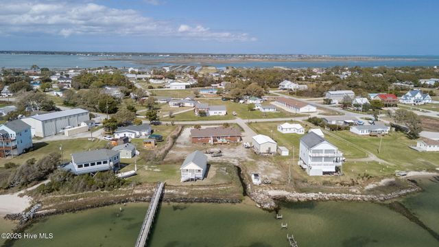 1286 Island Road, Harkers Island, NC 28531