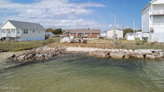 1286 Island Road, Harkers Island, NC 28531