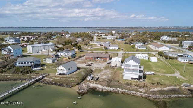 1286 Island Road, Harkers Island, NC 28531