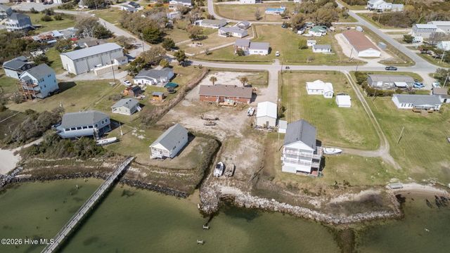 1286 Island Road, Harkers Island, NC 28531