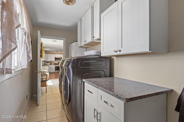 1286 Island Road, Harkers Island, NC 28531