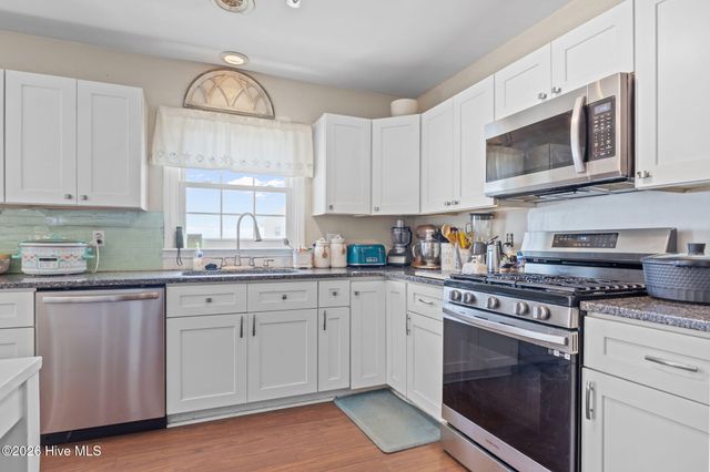 1286 Island Road, Harkers Island, NC 28531