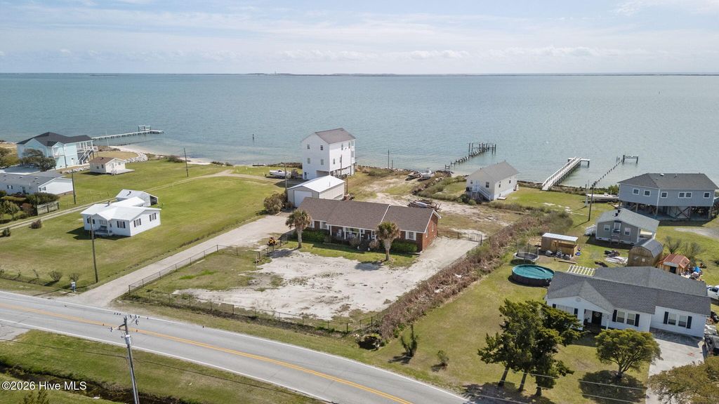 1286 Island Road, Harkers Island, NC 28531