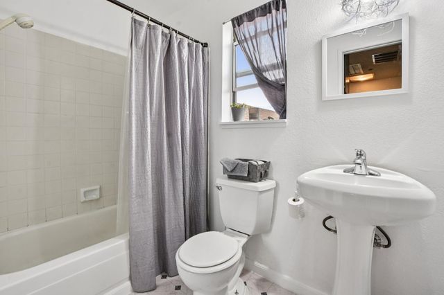 989 Northgate Dr, Yuba City, CA 95991