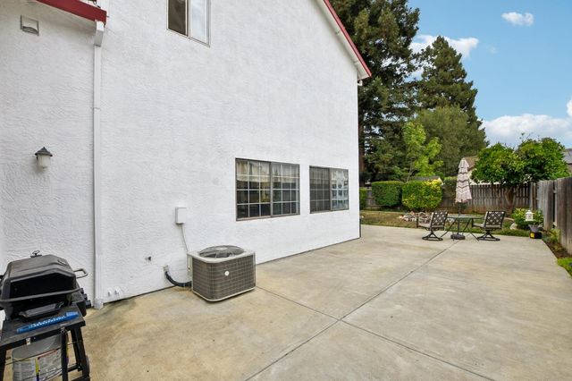 989 Northgate Dr, Yuba City, CA 95991