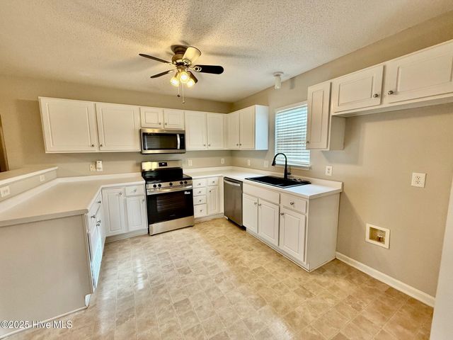 2903 Satterfield Drive, Greenville, NC 27834